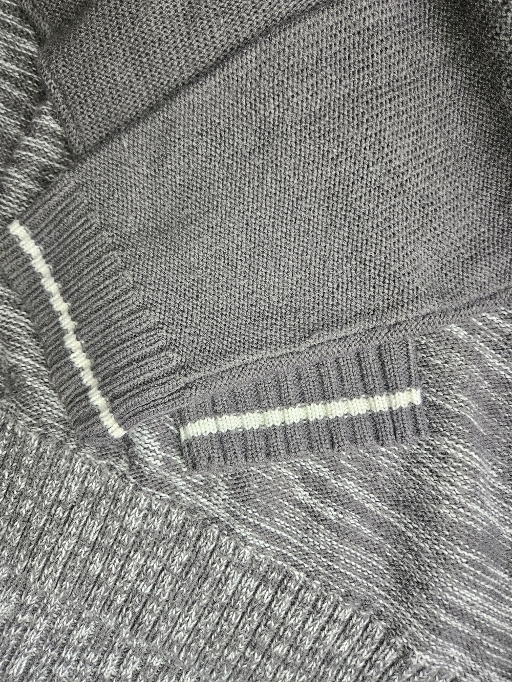 5/35$ Subculture Men’s Grey V-Neck Sweater Marled Knit Varsity Style 2XL🔥 - Picture 3 of 5